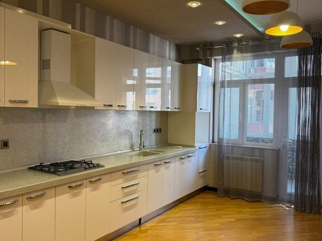 Elan №6409124 - Bakı, İnşaatçılar m., 3 otaqlı, 130 m², 12/17 mərtəbə