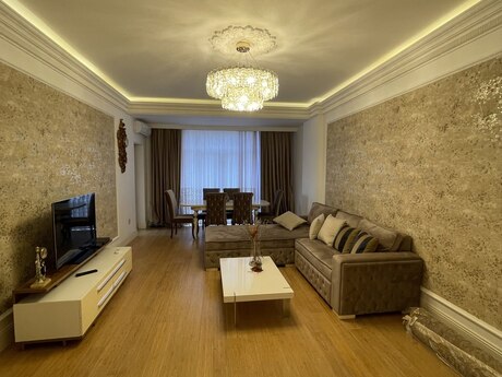 3 otaqlı mənzil, 140 m², 8-ci mikrorayon: 425 000 ₼ 5