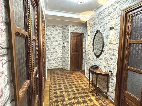 Kirayə 3 otaqlı mənzil, 106 m², İçəri Şəhər: 80 ₼/ay 2