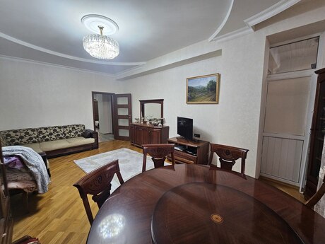 3-комнатная квартира, 130 м², İnşaatçılar: 280 000 ₼ 3