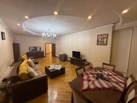 Kirayə 3 otaqlı mənzil, 160 m², Şah İsmayıl Xətai: 1 000 ₼/ay 2