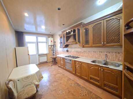 Kirayə 3 otaqlı mənzil, 135 m², Nərimanov: 800 ₼/ay 2