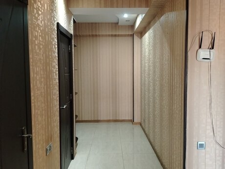 3 otaqlı mənzil, 105 m², İnşaatçılar, 650 AZN