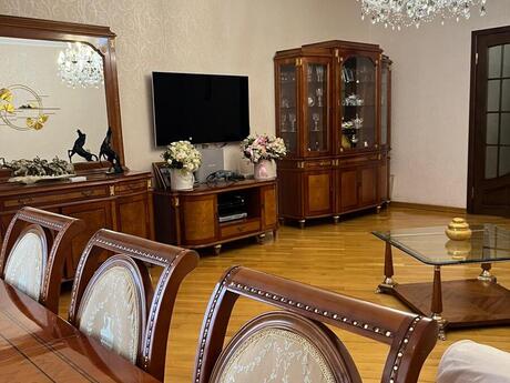 Kirayə 3 otaqlı mənzil, 140 m², Şah İsmayıl Xətai: 1 200 ₼/ay 2