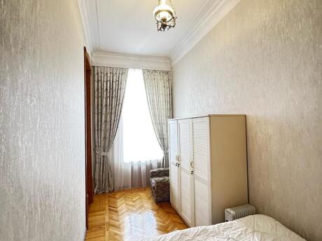 3-room apartment for rent, 85 m², 28 May: 1 000 ₼/mo 4
