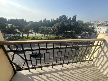 3 rooms · 85 m² · floor 4/6, Sahil