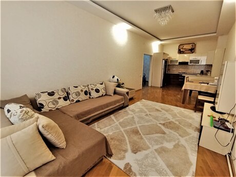 Kirayə 2 otaqlı mənzil, 100 m², İnşaatçılar: 700 ₼/ay 2