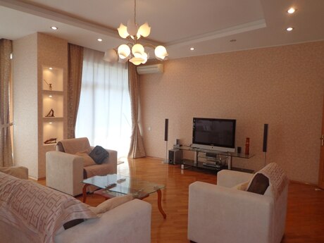 3 otaqlı mənzil, 150 m², 28 May: 450 000 ₼ 2