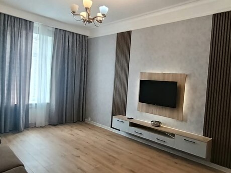 3 rooms · 100 m² · floor 4/6, İçəri Şəhər