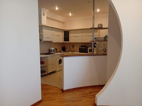 Kirayə 2 otaqlı mənzil, 70 m², Nizami: 1 000 ₼/ay 3