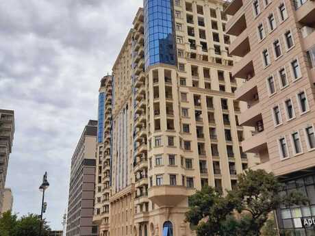 4 otaqlı mənzil, 242 m², 28 May: 678 000 ₼ 2