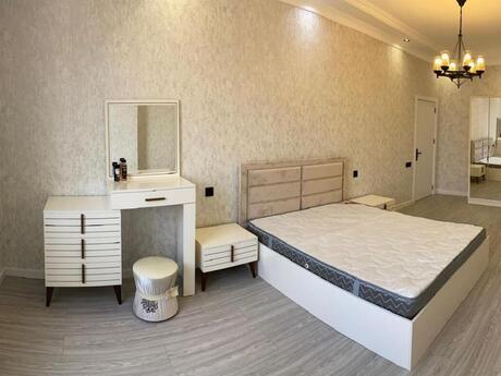 3-room apartment for rent, 90 m², Qara Qarayev: 1 100 ₼/mo 3