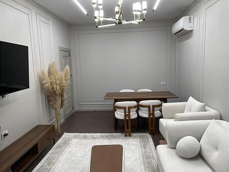 3-room apartment for rent, 90 m², Nizami: 1 500 ₼/mo 2