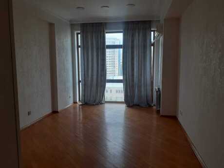 3 otaqlı mənzil, 136 m², 28 May: 349 000 ₼ 2