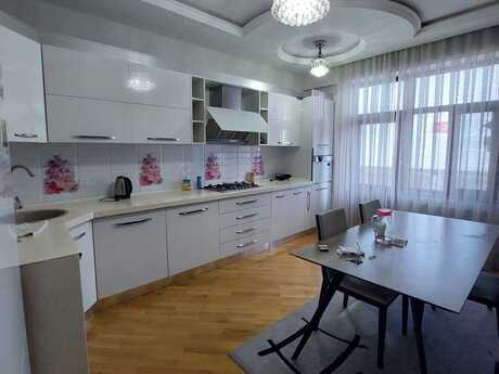 Elan №6411605 - Bakı, Şah İsmayıl Xətai m., 3 otaqlı, 150 m², 15/18 mərtəbə