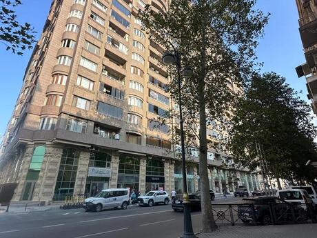Kirayə 4 otaqlı mənzil, 183 m², 28 May: 3 000 ₼/ay 2