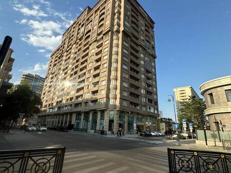 4 otaq · 183 m² · 17/18 mərtəbə, 28 May