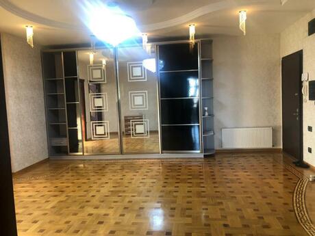 Kirayə 4 otaqlı mənzil, 217 m², 28 May: 1 700 ₼/ay 3
