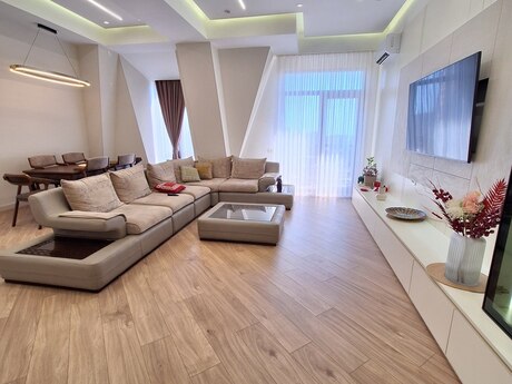 4 otaqlı mənzil, 185 m², 28 May: 899 999 ₼ 3