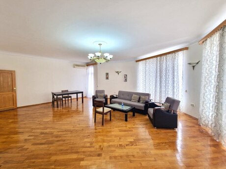 4-room apartment for rent, 220 m², 28 May: 1 100 ₼/mo 2