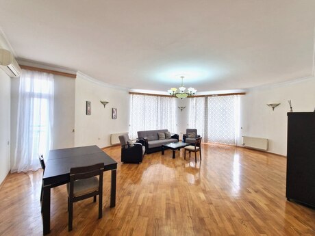 Elan №6412066 - Bakı, 28 May m., 4 otaqlı, 220 m², 10/18 mərtəbə