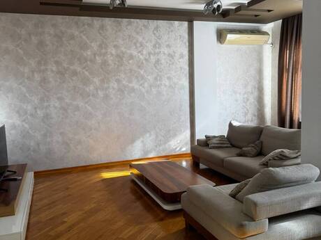 Kirayə 3 otaqlı mənzil, 130 m², İnşaatçılar: 1 000 ₼/ay 2