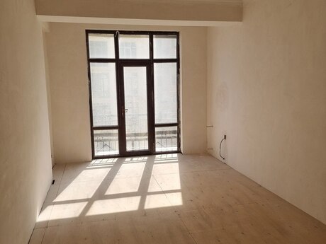 3 otaqlı mənzil, 139 m², 28 May: 486 000 ₼ 3