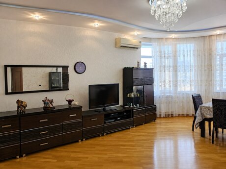 Kirayə 2 otaqlı mənzil, 100 m², 8 Noyabr: 1 050 ₼/ay 2