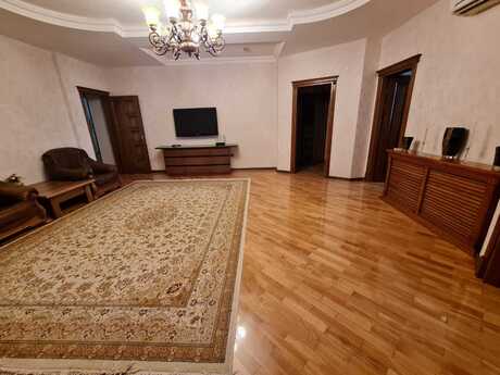 Elan №6412423 - Bakı, İnşaatçılar m., 4 otaqlı, 145 m², 9/18 mərtəbə