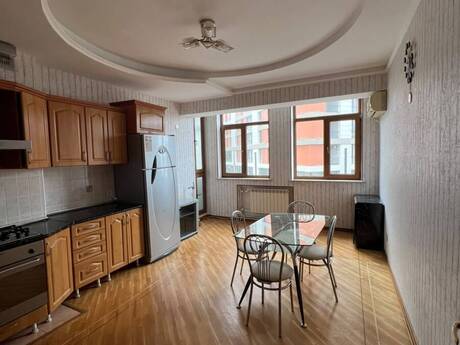 Elan №6412705 - Bakı, Nizami m., 4 otaqlı, 120 m², 3/5 mərtəbə