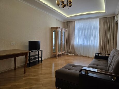 Kirayə 3 otaqlı mənzil, 130 m², İnşaatçılar: 1 000 ₼/ay 4
