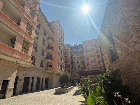 4 rooms · 135 m² · floor 4/6, Ağ şəhər
