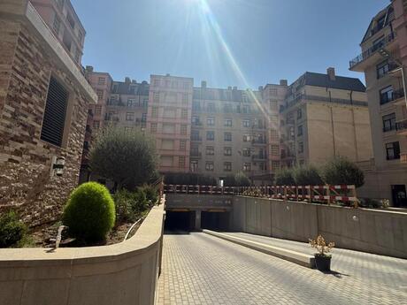 4-room apartment, 135 m², Ağ şəhər: 650 000 ₼ 2