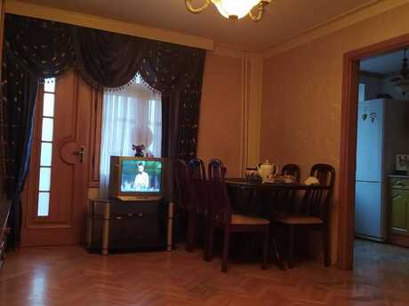 2 otaq · 55 m² · 4/5 mərtəbə, Elmlər Akademiyası