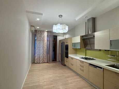 4 otaqlı mənzil, 210 m², İnşaatçılar: 470 000 ₼ 5