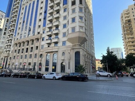 4 otaqlı mənzil, 206 m², 28 May: 600 000 ₼ 2