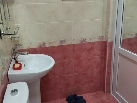 Аренда: 1-комнатная квартира, 40 м², Elmlər Akademiyası: 600 ₼/мес 3