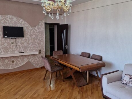 3 otaq · 95 m² · 10/18 mərtəbə, Qara Qarayev