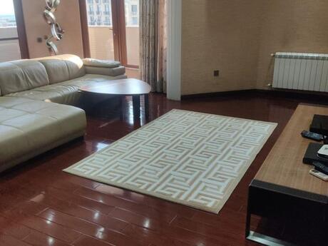 4 otaqlı mənzil, 170 m², 28 May: 680 000 ₼ 2