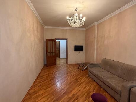 Аренда: 2-комнатная квартира, 93 м², Azadlıq Prospekti: 600 ₼/мес 4