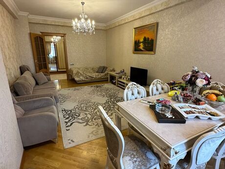 Kirayə 3 otaqlı mənzil, 140 m², Nəriman Nərimanov: 996 ₼/ay 2