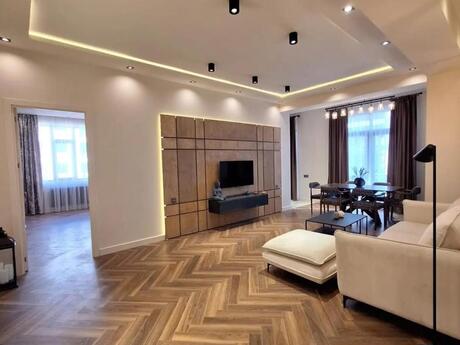 2-room apartment for rent, 95 m², 8 Noyabr: 1 300 ₼/mo 2