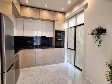 2-room apartment for rent, 95 m², 8 Noyabr: 1 300 ₼/mo 4