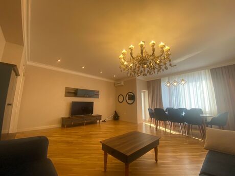Kirayə 4 otaqlı mənzil, 185 m², 28 May: 3 000 ₼/ay 3