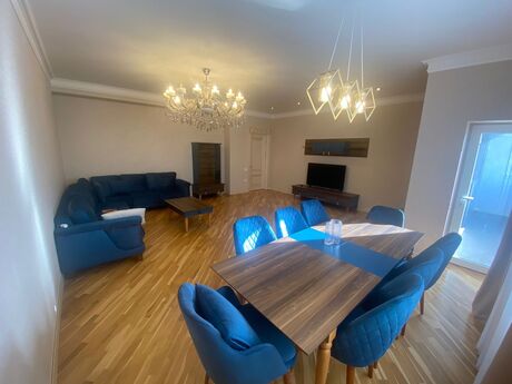 Elan №6415736 - Bakı, 28 May m., 4 otaqlı, 185 m², 17/18 mərtəbə