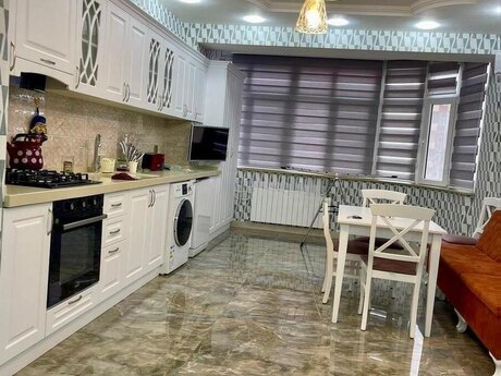 Kirayə 3 otaqlı mənzil, 139 m², İnşaatçılar: 1 000 ₼/ay 2