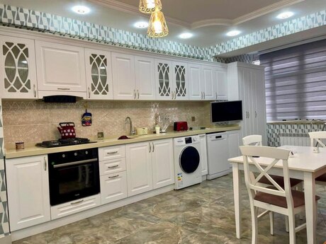 Kirayə 3 otaqlı mənzil, 139 m², İnşaatçılar: 1 000 ₼/ay 3