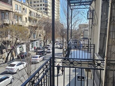 Elan №6416077 - Bakı, 28 May m., 3 otaqlı, 75 m², 2/5 mərtəbə