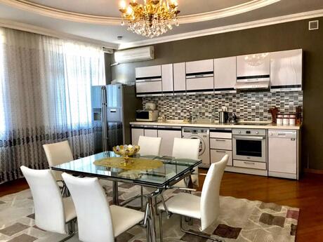 Kirayə 3 otaqlı mənzil, 155 m², 28 May: 1 600 ₼/ay 4