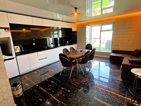 4-комнатная квартира, 240 м², 8 Noyabr: 550 000 ₼ 2